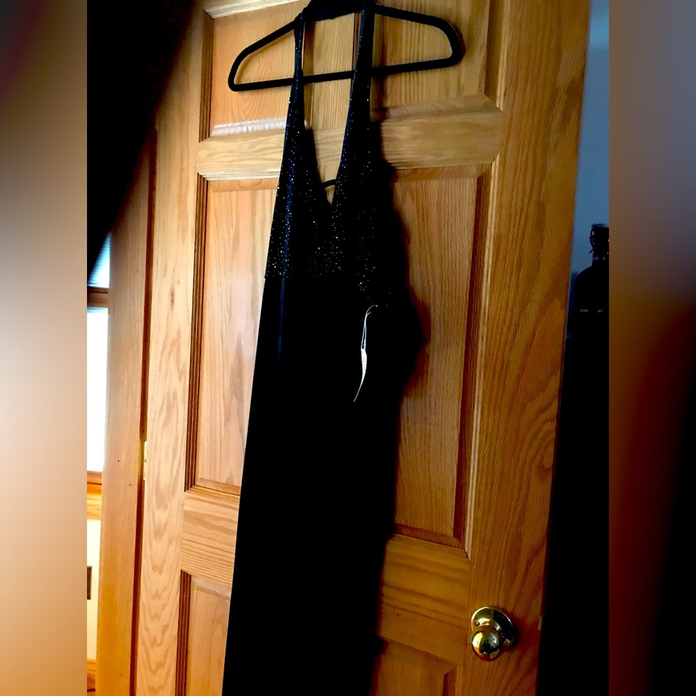 Velvet V-neck floorlength down size 16 brand new, never worn